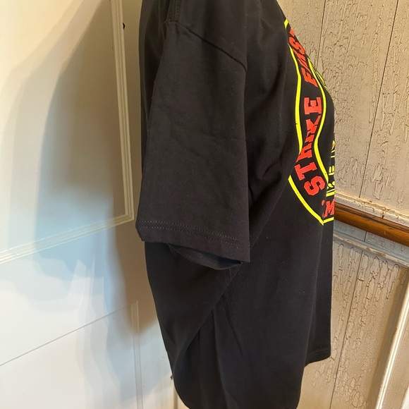 Hot Topic Cobra Kai Graphic Tee - Picture 5 of 9